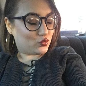 Meet your Posher, Emina